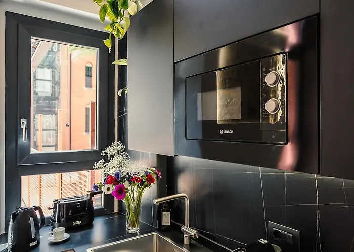 Appartement Retreat With Terrace, 25-minute Walk From The Trevi Fountain