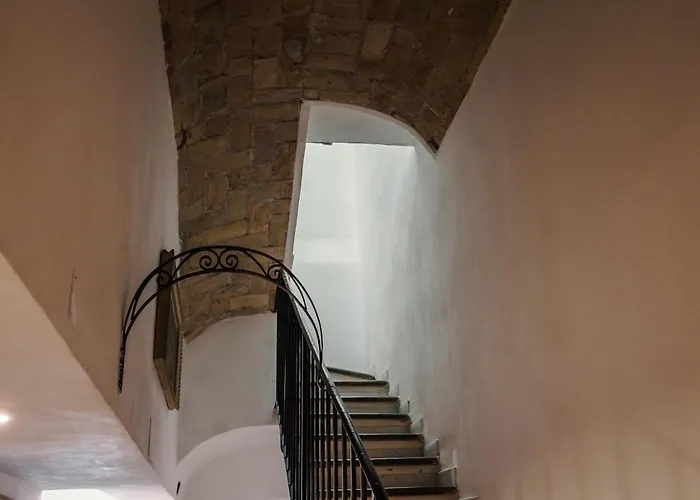 Retreat With Terrace, 25-minute Walk From The Trevi Fountain *