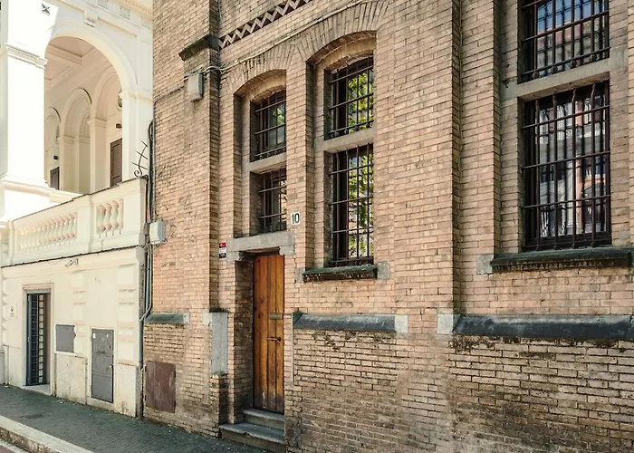 Retreat With Terrace, 25-minute Walk From The Trevi Fountain Appartement