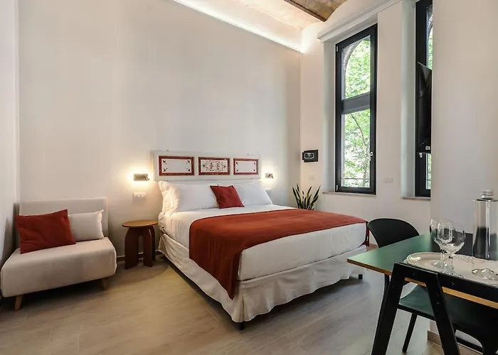 Retreat With Terrace, 25-minute Walk From The Trevi Fountain *