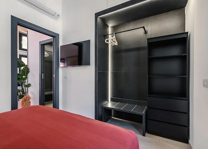 Retreat With Terrace, 25-minute Walk From The Trevi Fountain * Rome