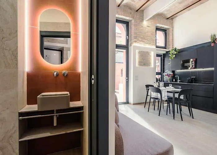 Appartement Retreat With Terrace, 25-minute Walk From The Trevi Fountain *