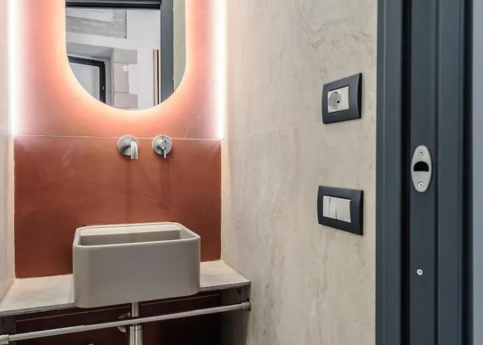 Retreat With Terrace, 25-minute Walk From The Trevi Fountain